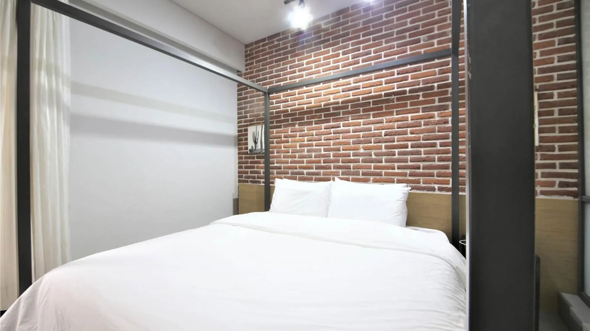 Seomyeon Hound Hotel 1St Street Busan