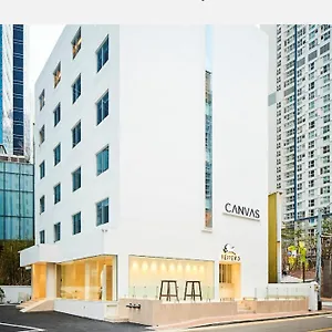 Canvas Hostal