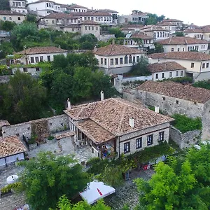  Pensión Iljesa Albania