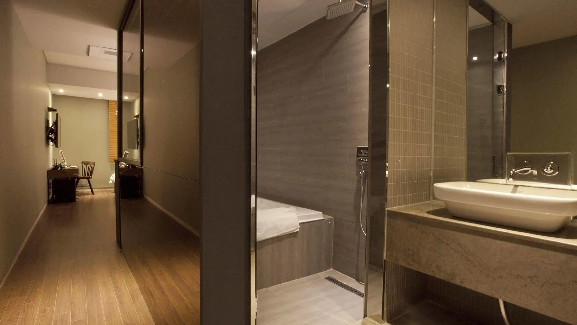 Seomyeon Hound Hotel 1St Street Busan