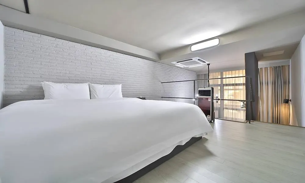 Seomyeon Hound Hotel 1St Street Puszan