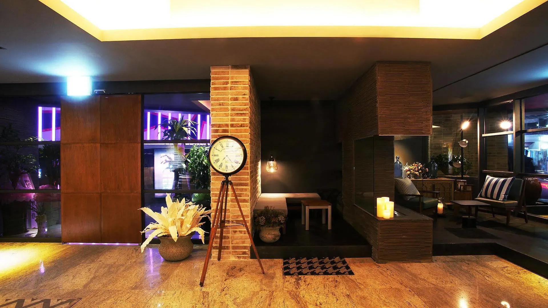 Seomyeon Hound Hotel 1St Street Puszan