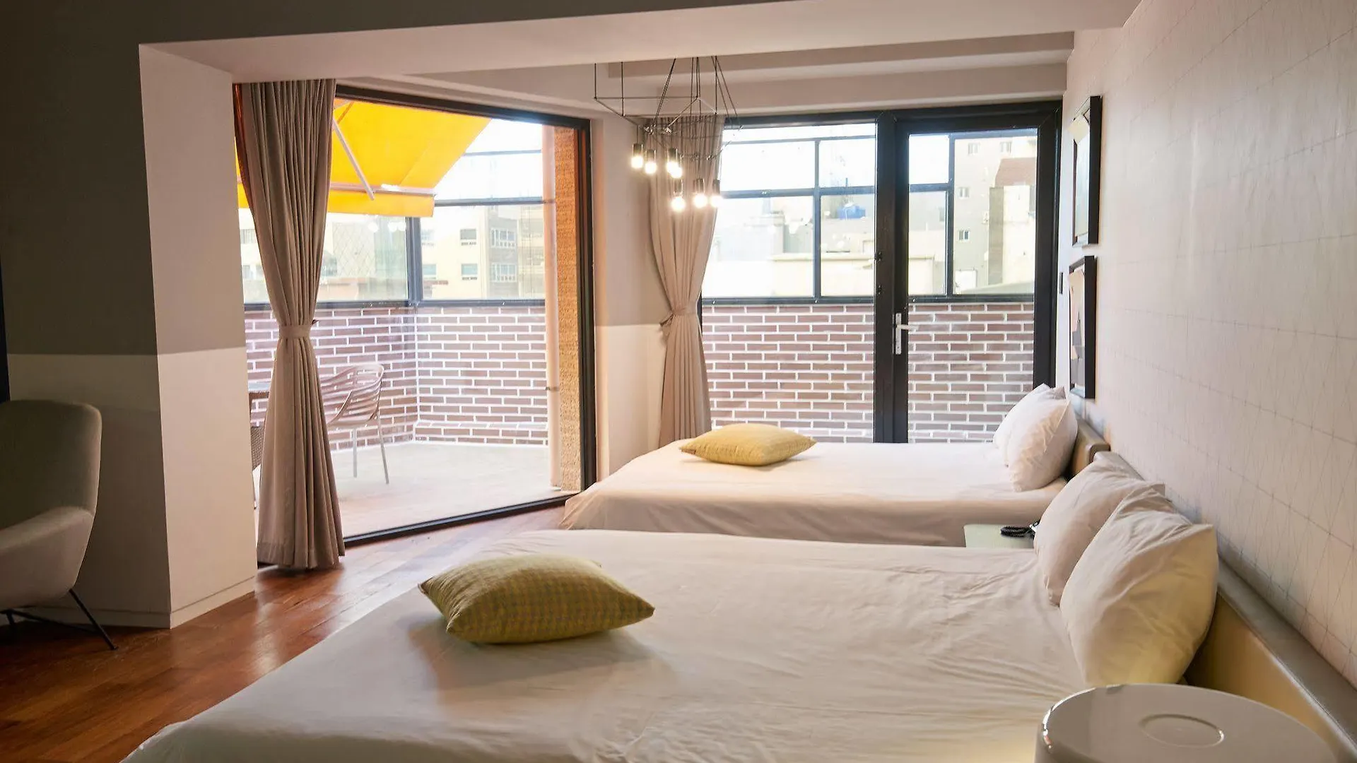 Seomyeon Hound Hotel 1St Street Puszan